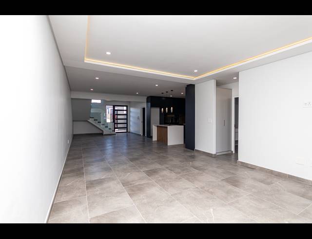 4 BEDROOM FREEHOLD FOR SALE IN SANDOWN